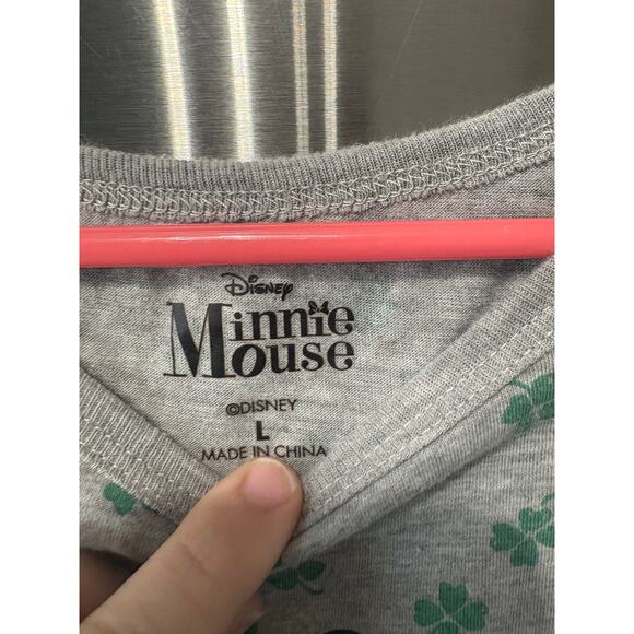 5/$20 Lucky Minnie Mouse SS - Disney - L - Picture 4 of 4